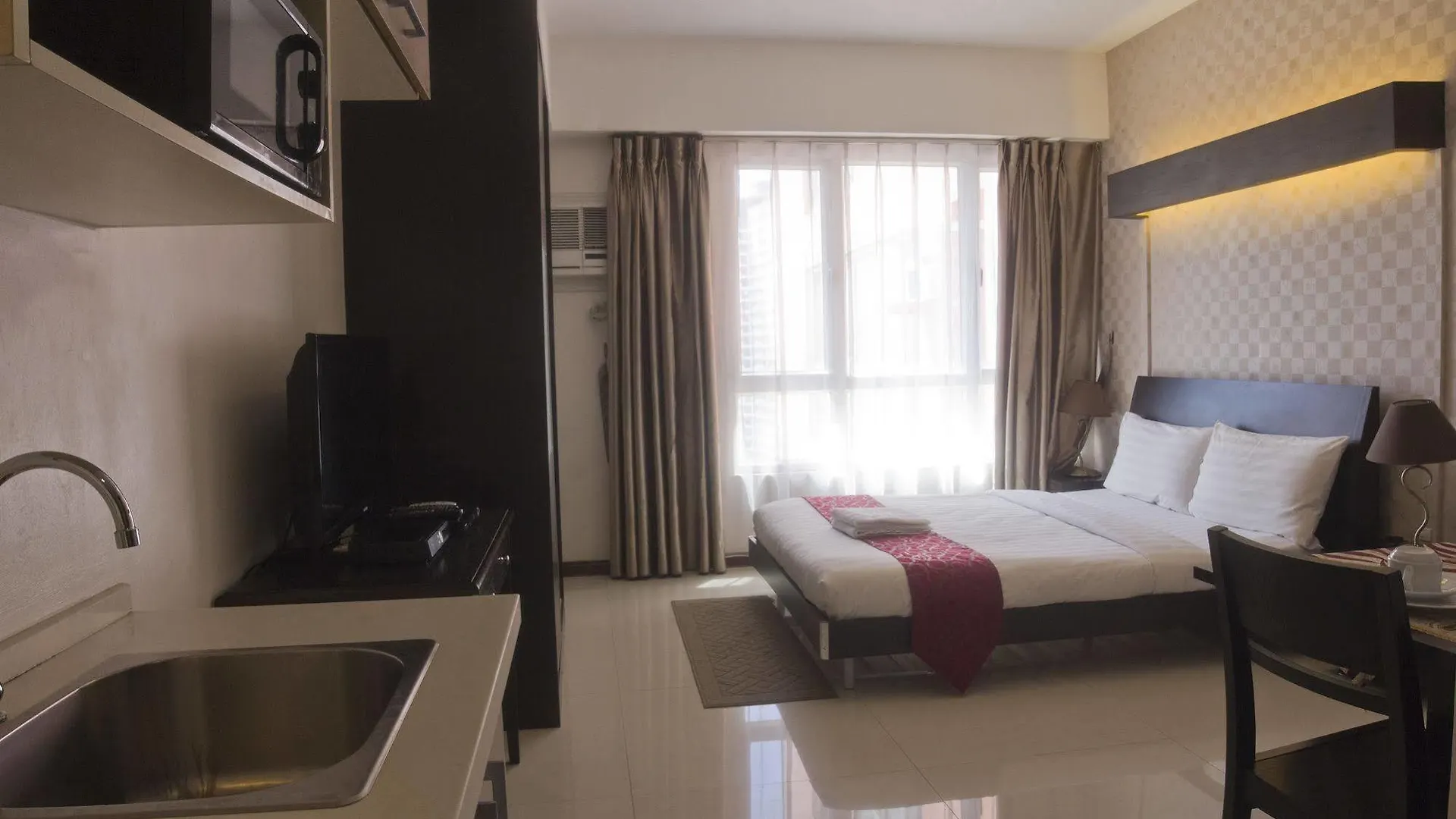Sunshine City Suites Pasig City 2*,