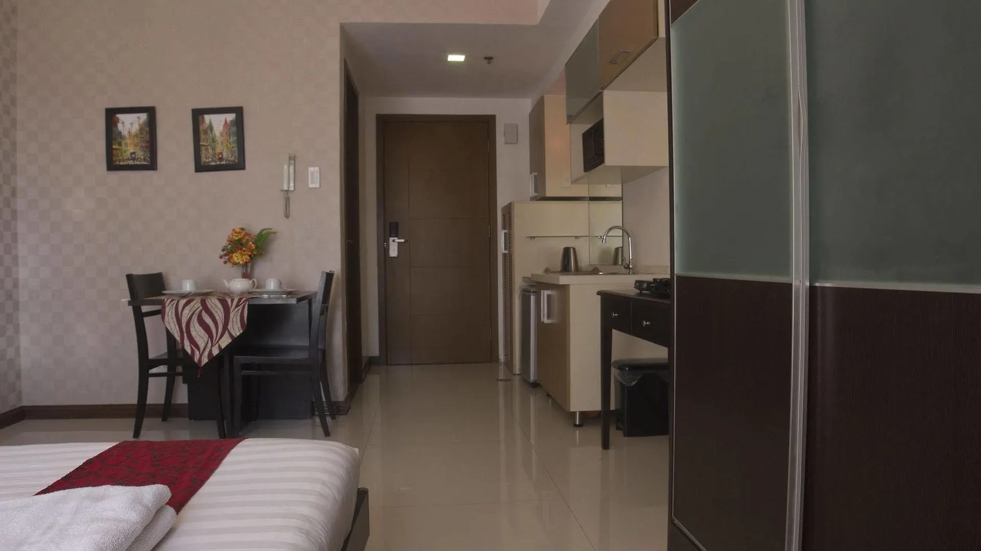 Sunshine City Suites Pasig City 2*,
