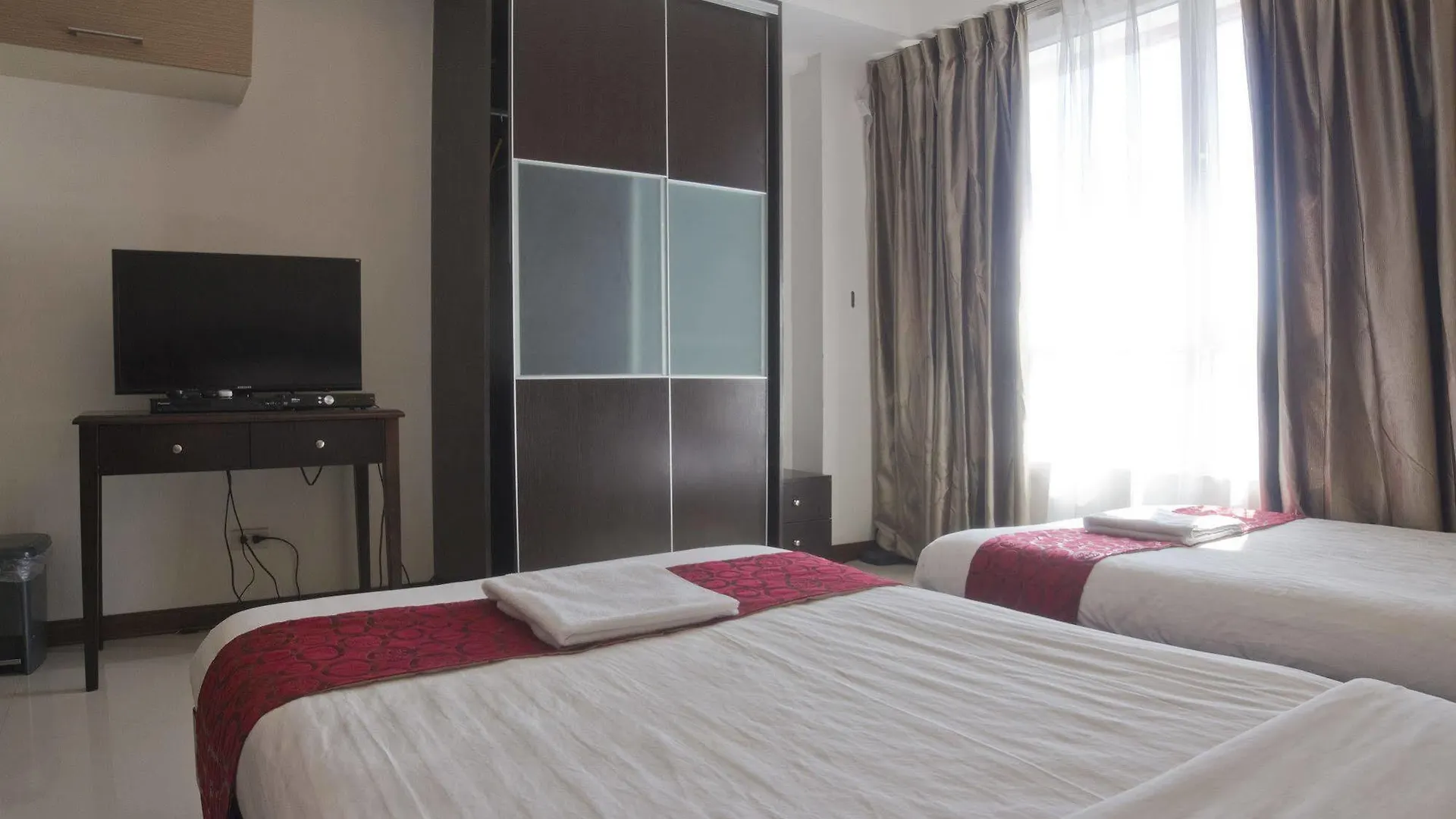 Sunshine City Suites Pasig City 2*,