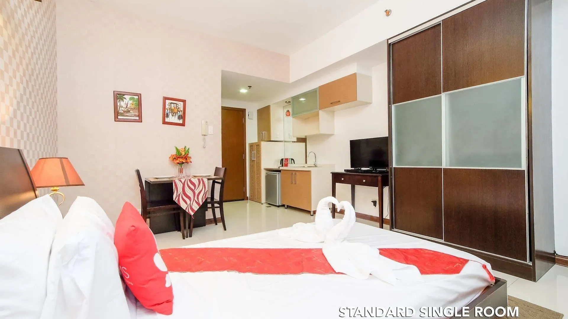 Sunshine City Suites Pasig City 2*,